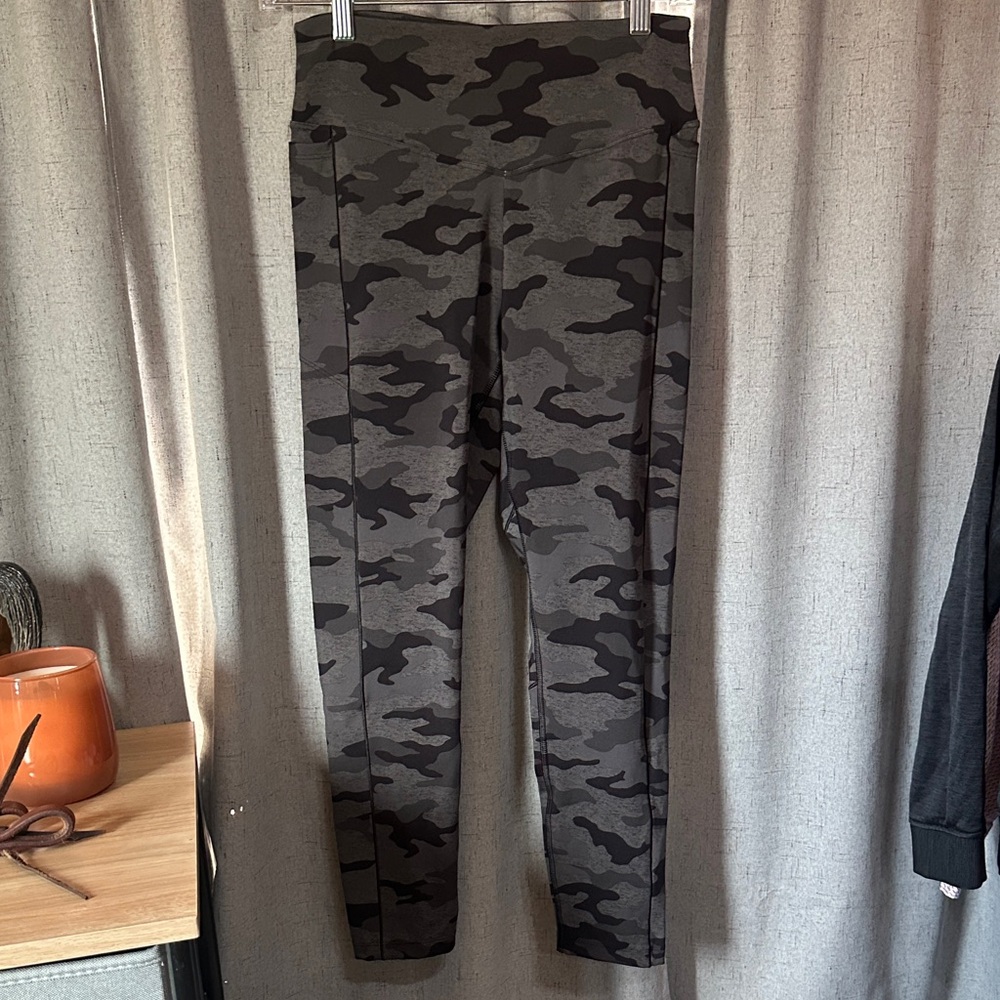 PINK Victoria's Secret Camouflage Leggings